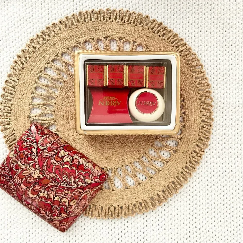 Elizabeth Arden Red Ceramic Plumberry Spice NOS Trinket Box Soaps Beads Set